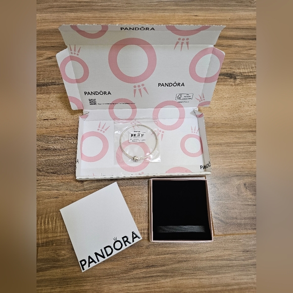 New Pandora Celestial Heart Clasp Bangle - Picture 7 of 10